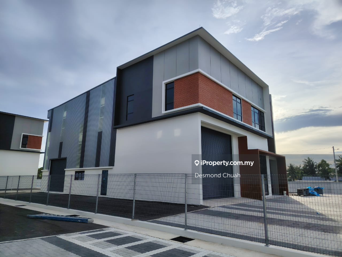 Bukit Minyak at Palmeran Light Industry for rent