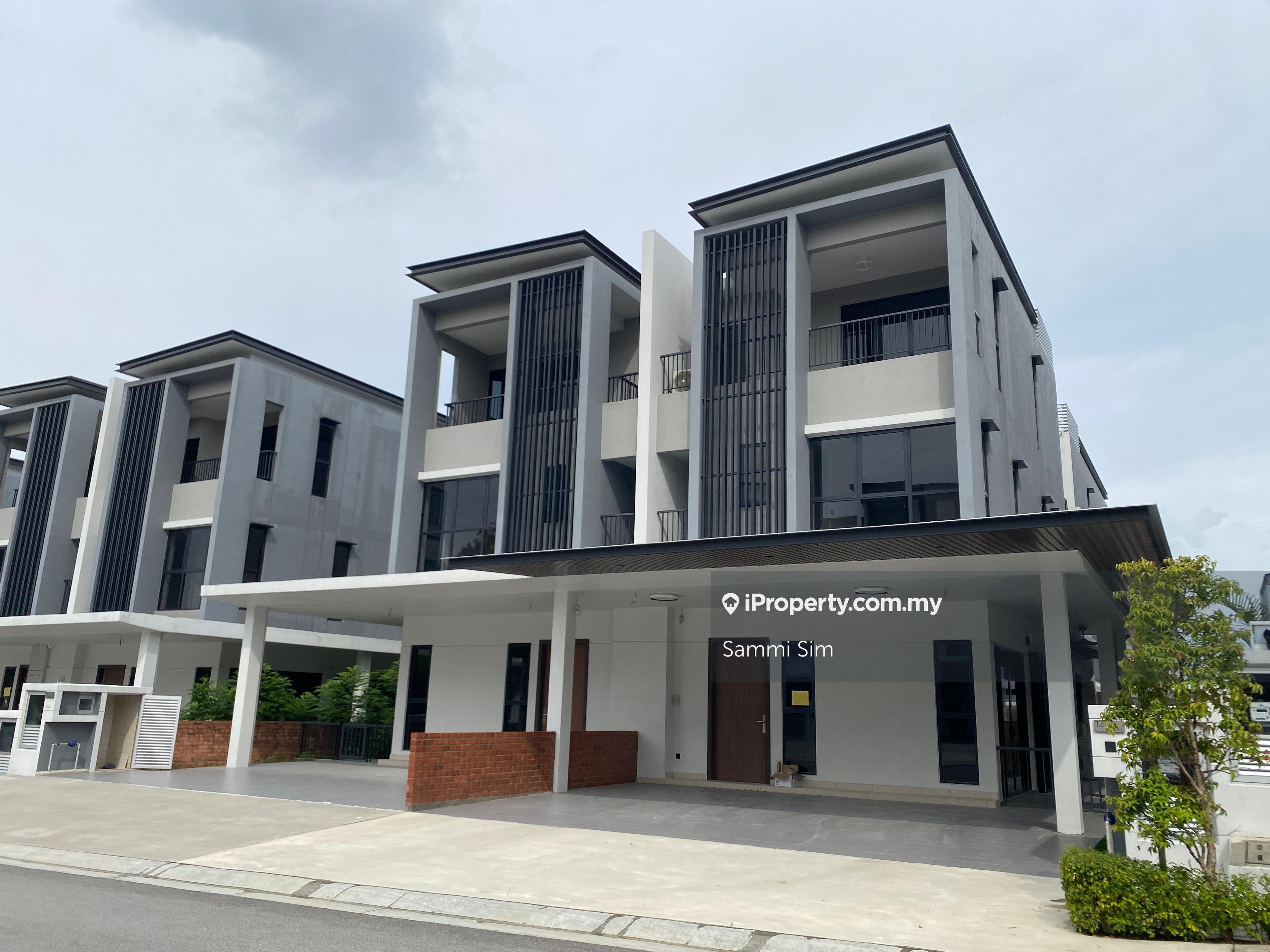 Newly Built, 2.5 Storey Cluster Semi D, Guarded Gated