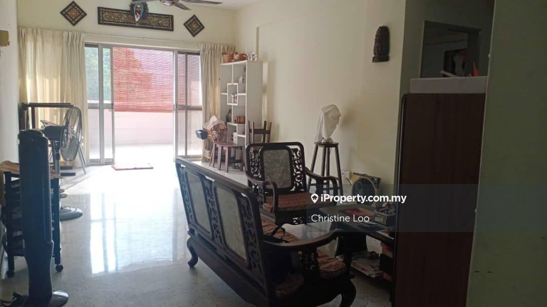 Selesa Hillhomes Apartment for Sale. Facing Golf Course(Block C)