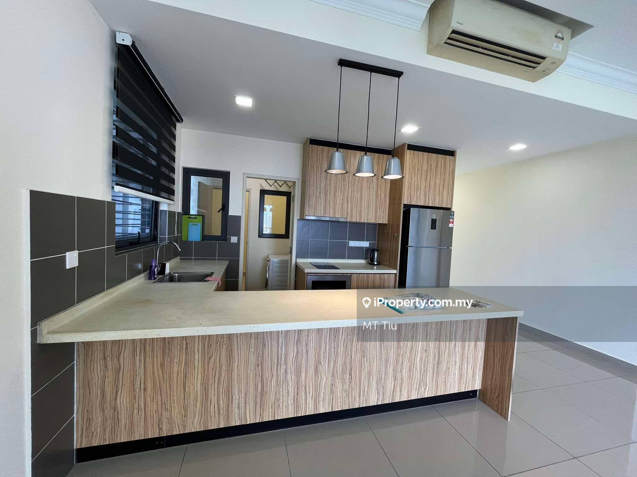 Actual unit / Facing Lake view