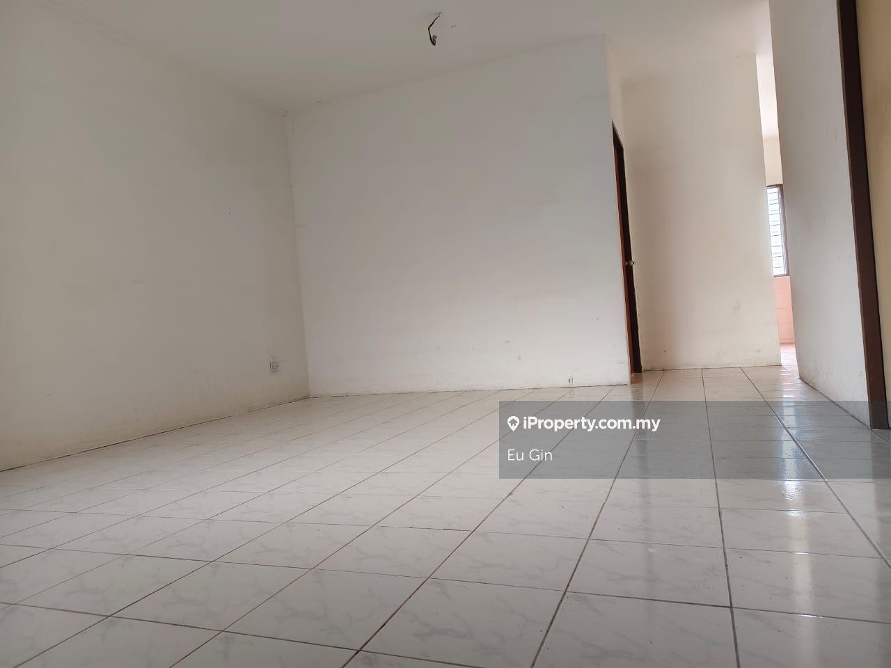 Pangsapuri Baiduri tasik kesuma beranang 75k freehold low cost
