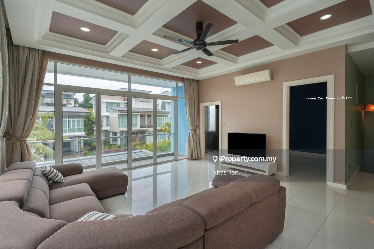 Fully Furnished 2.5 Storey