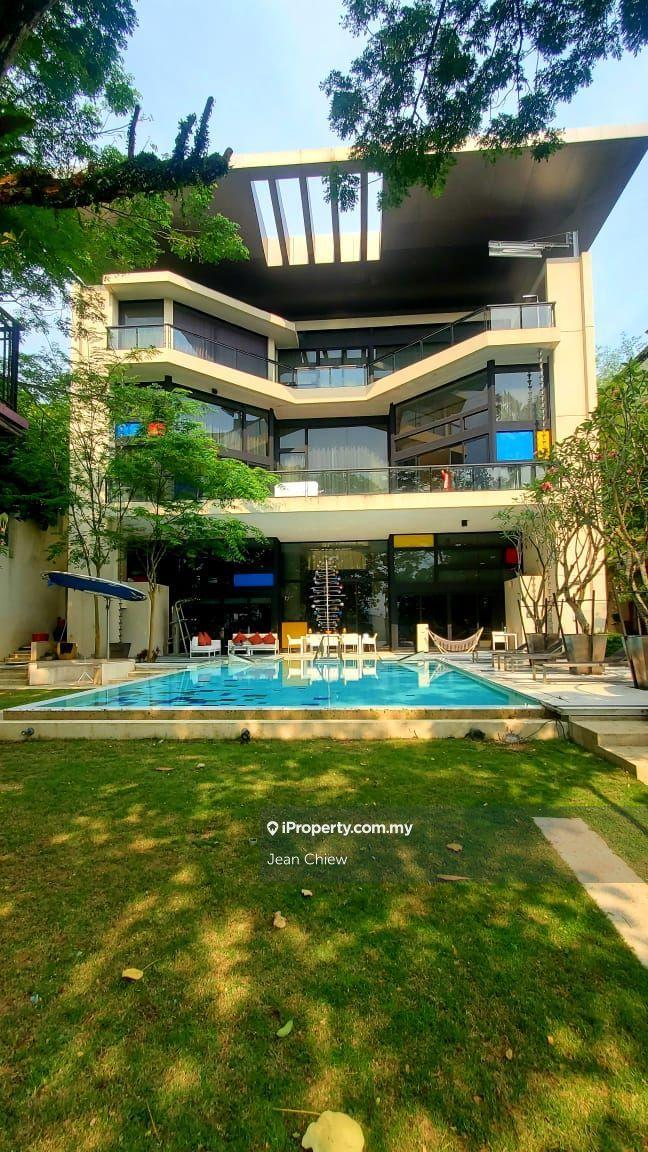 3 storey detached house with pool in Mines Resort City