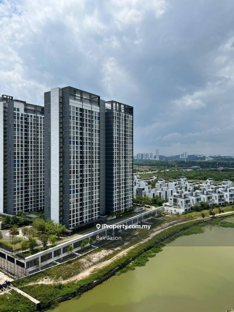 Lakefront Home Residence below market price