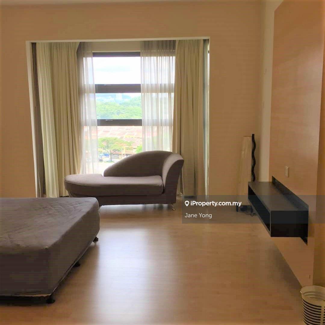 Balcony unit , walking distant to pertama mrt