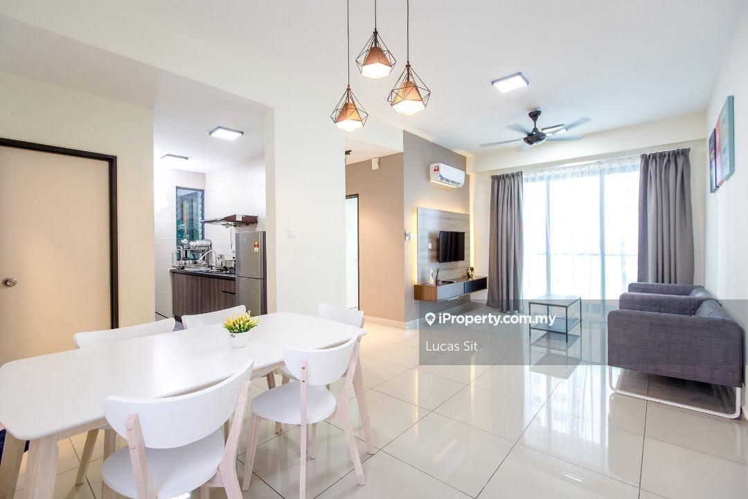 Corner Unit, Good Condition, Kitchen Cabinet, Pool View.