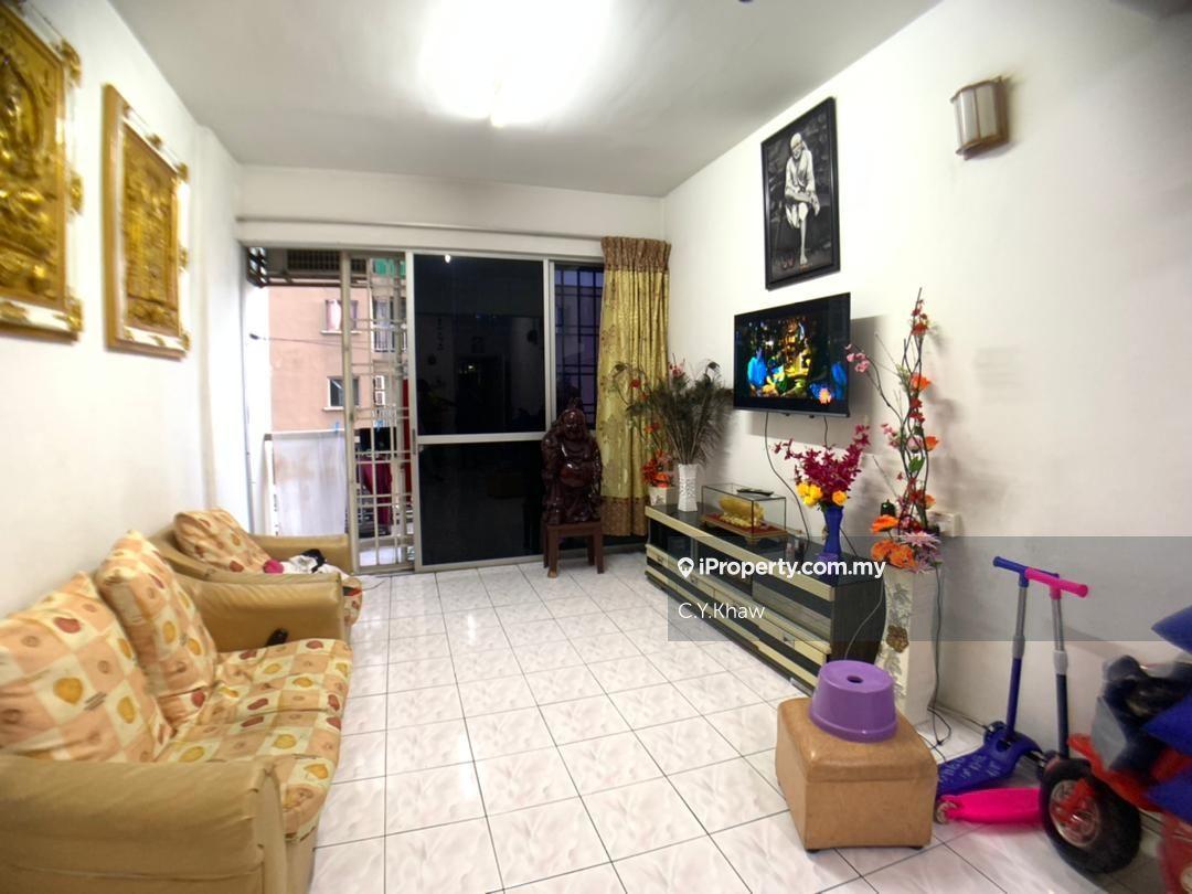 Putri Ria apartment 950 sq ft