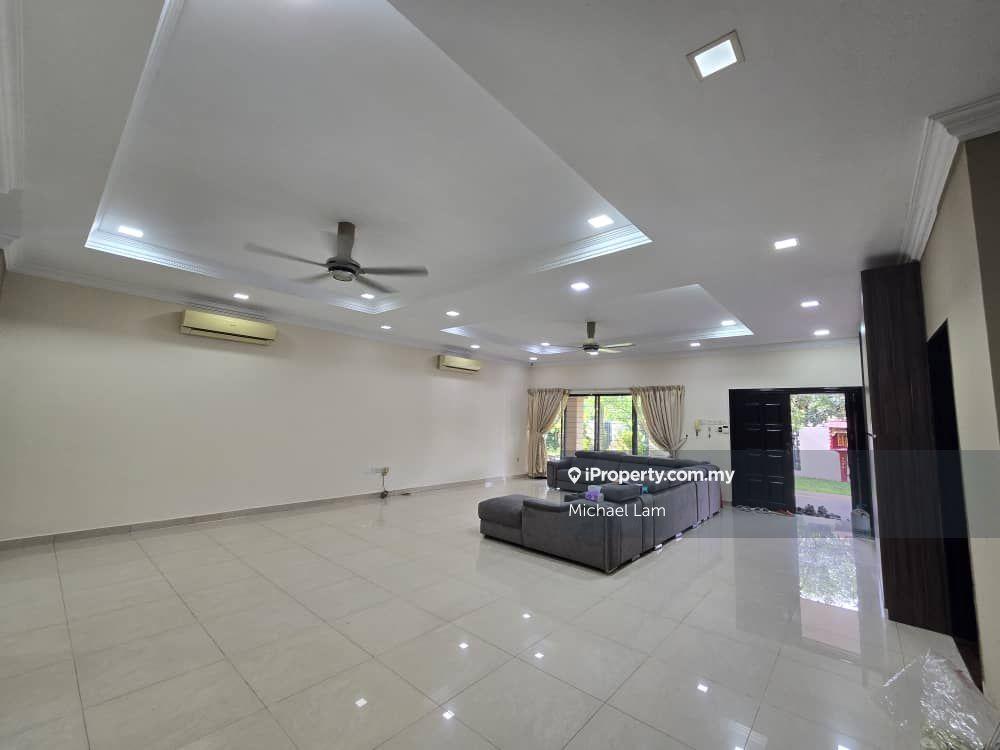 Nice Renovated Bungalow with swimming pool for Sale