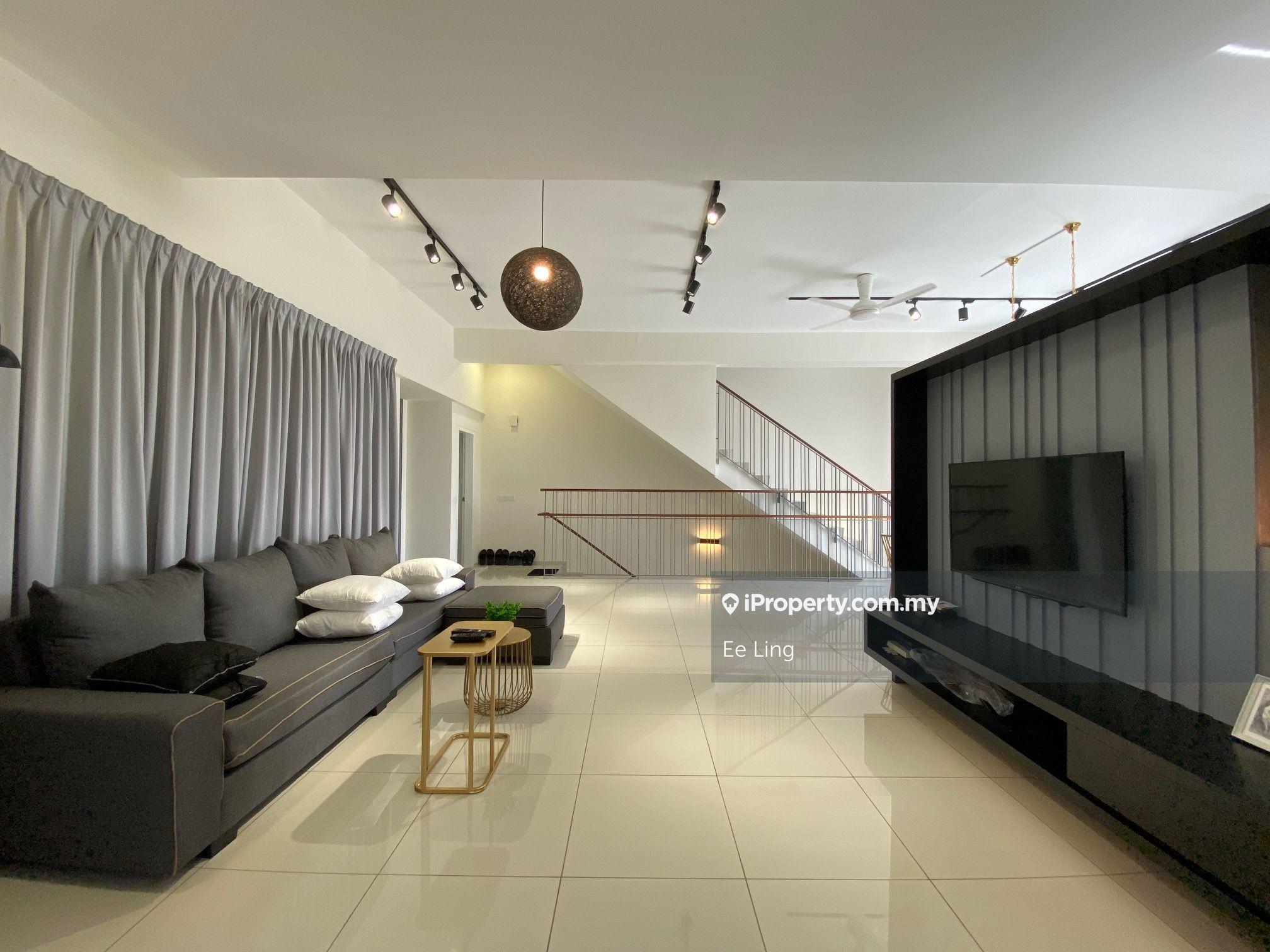 Elevia condo residence 3.5 storey villa for sale,fully reno,2700 sqft