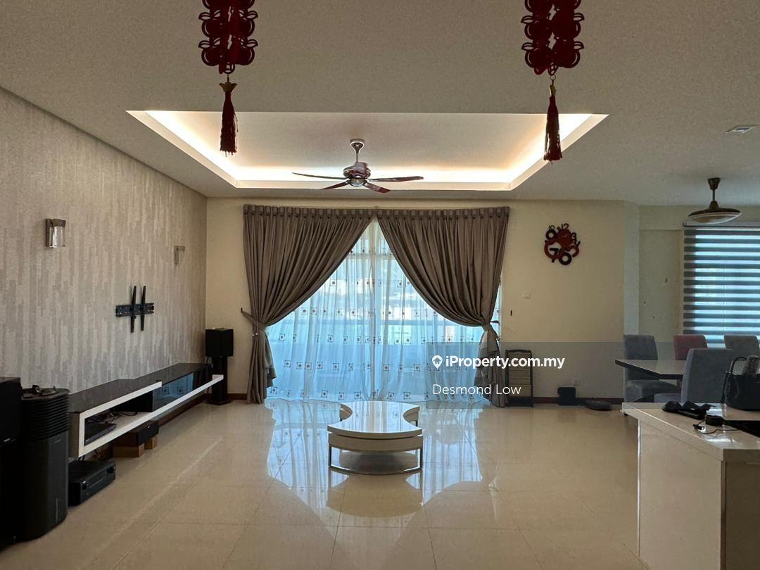 Worth Buy Unit, Renovated, Fully Furnished, 2 Carparks 