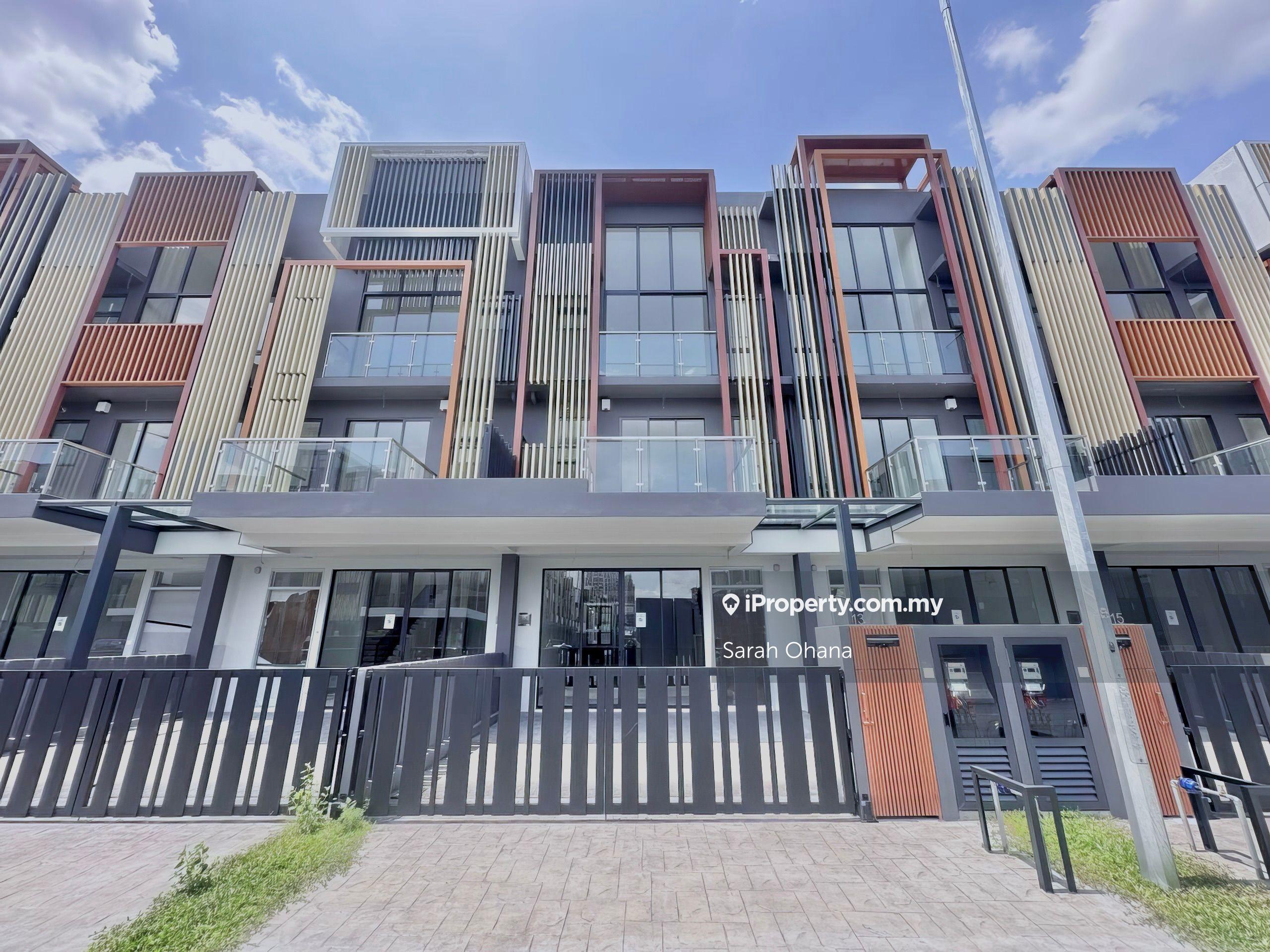 Bumi Lot 3-Storey Terrace @ Puchong Legenda Near IOI Mall