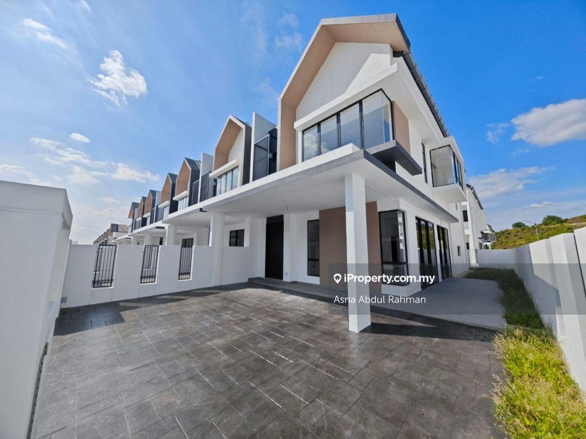 New Freejold End Lot Unit at Serenia Aiora, Bandar Serenia, Sepang