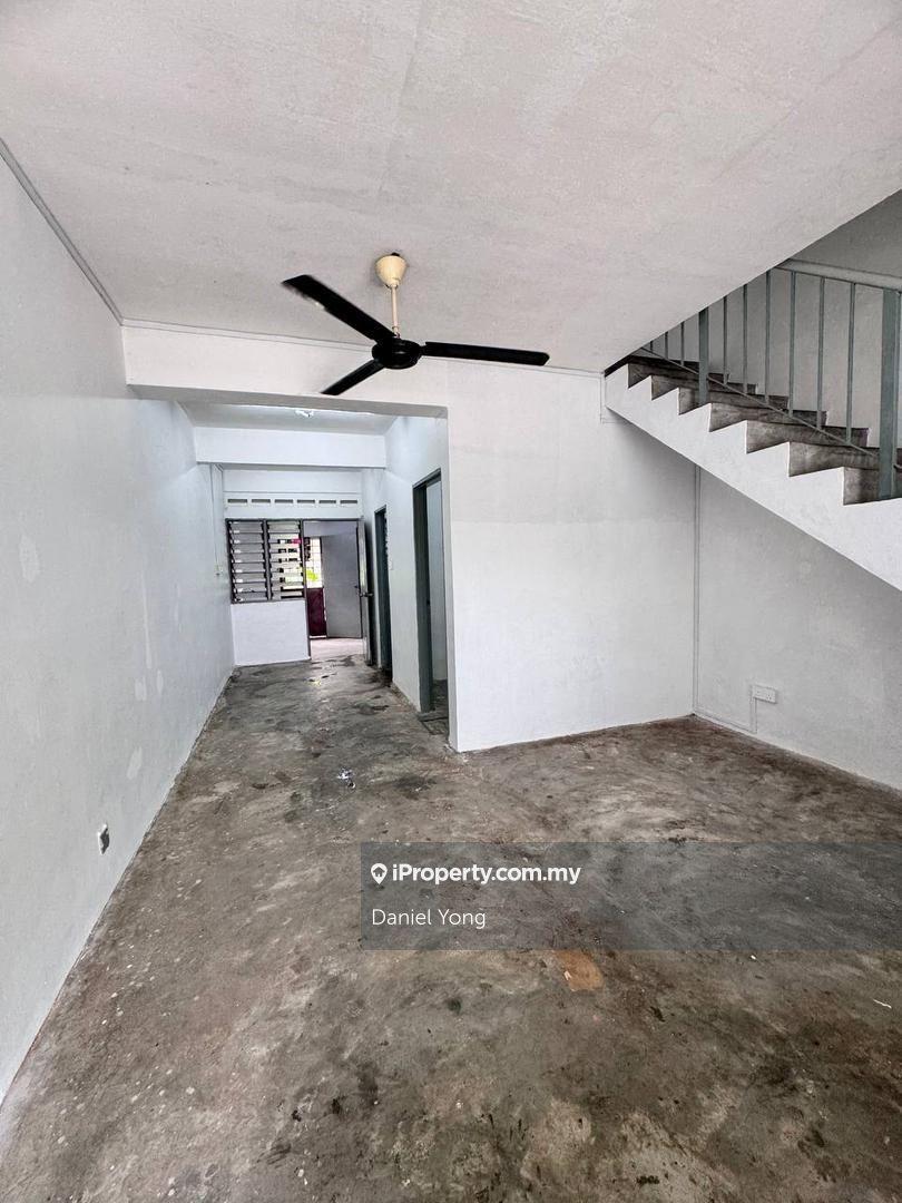 Ulu Tiram Taman Puteri Wangsa, 2 Storey terrace house