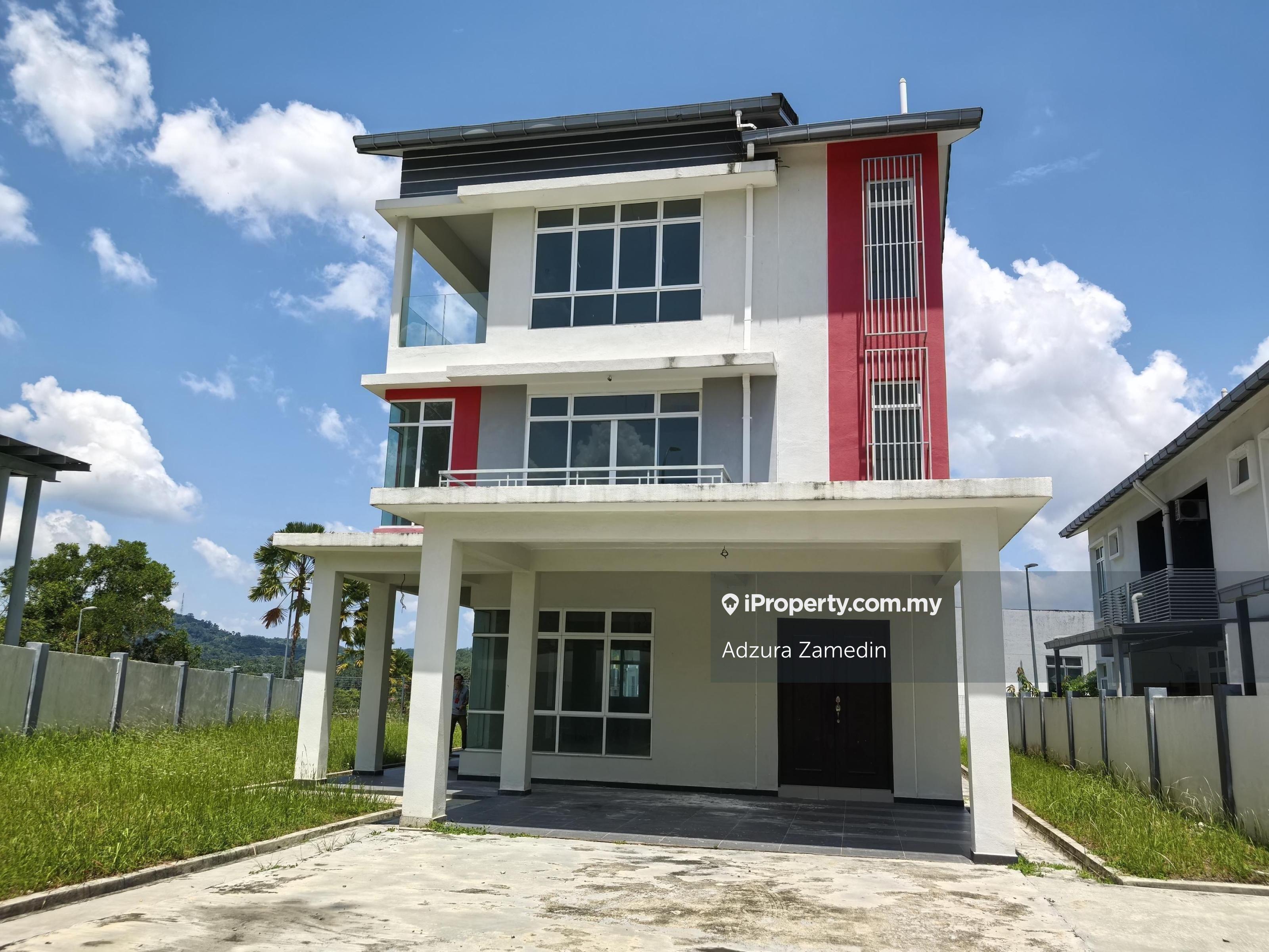 Corner Lot 2.5 Storey Bungalow Taman Cenderawasih Indah, Seremban