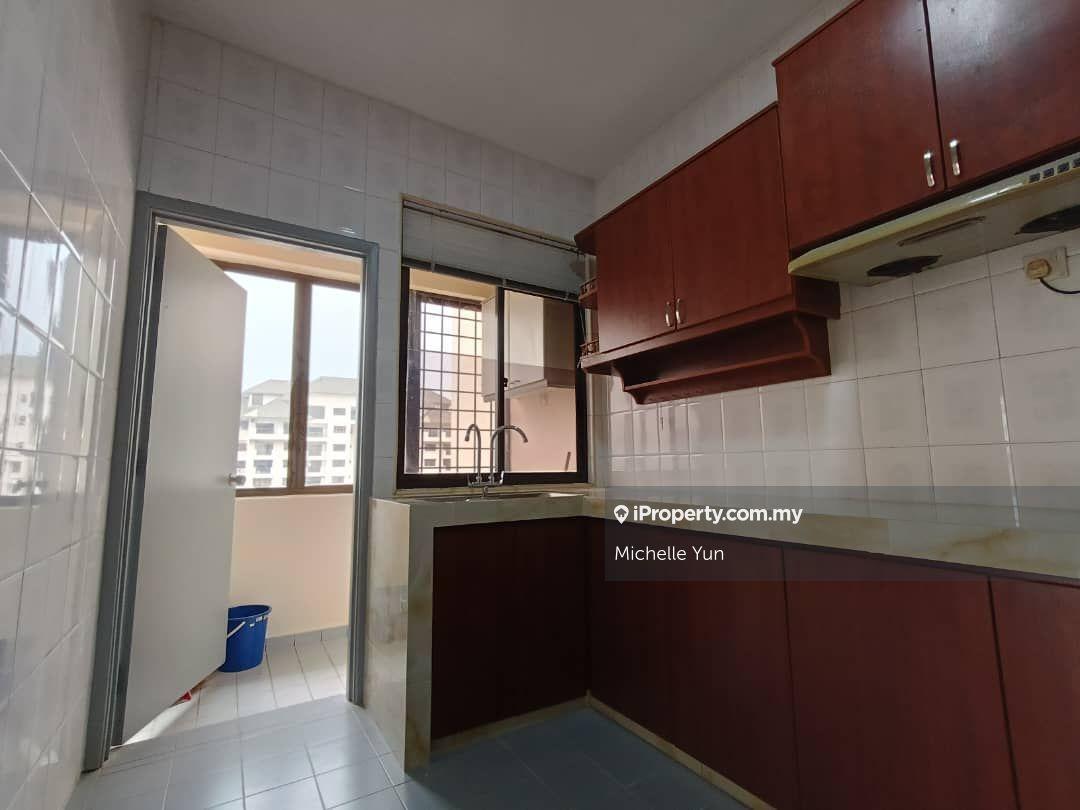 Partial furnished,2 balcony,4r,2b,1cp,ready now,vacant high floor,