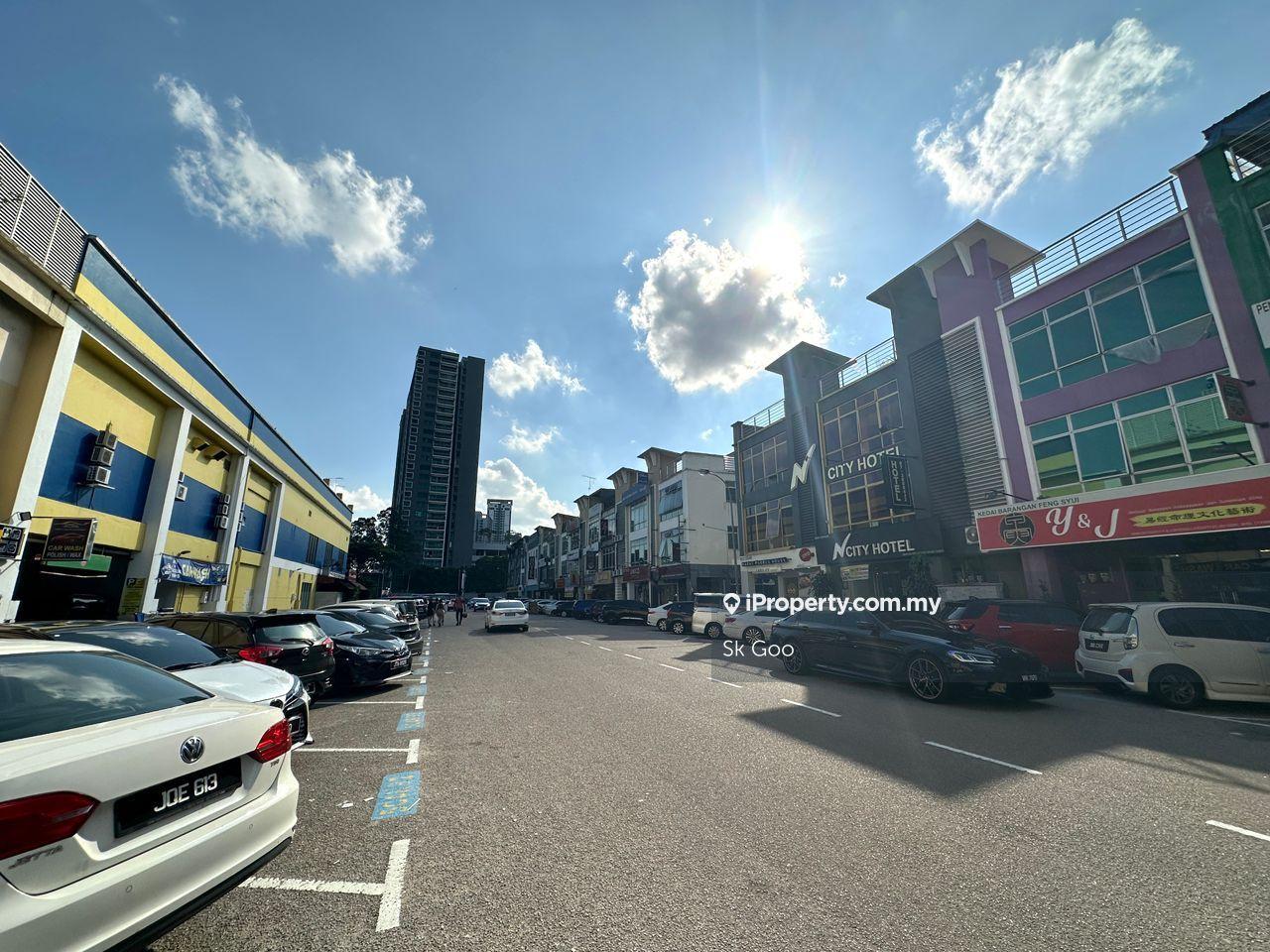 Good Deal 3 Storey Shoplot Endlot Nusa Bestari for Sales