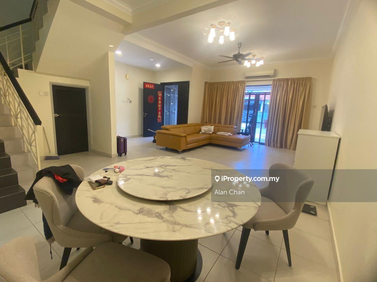 Puchong Bandar Puteri 11 - 2.5 Storey House Kitchen Fully Extended