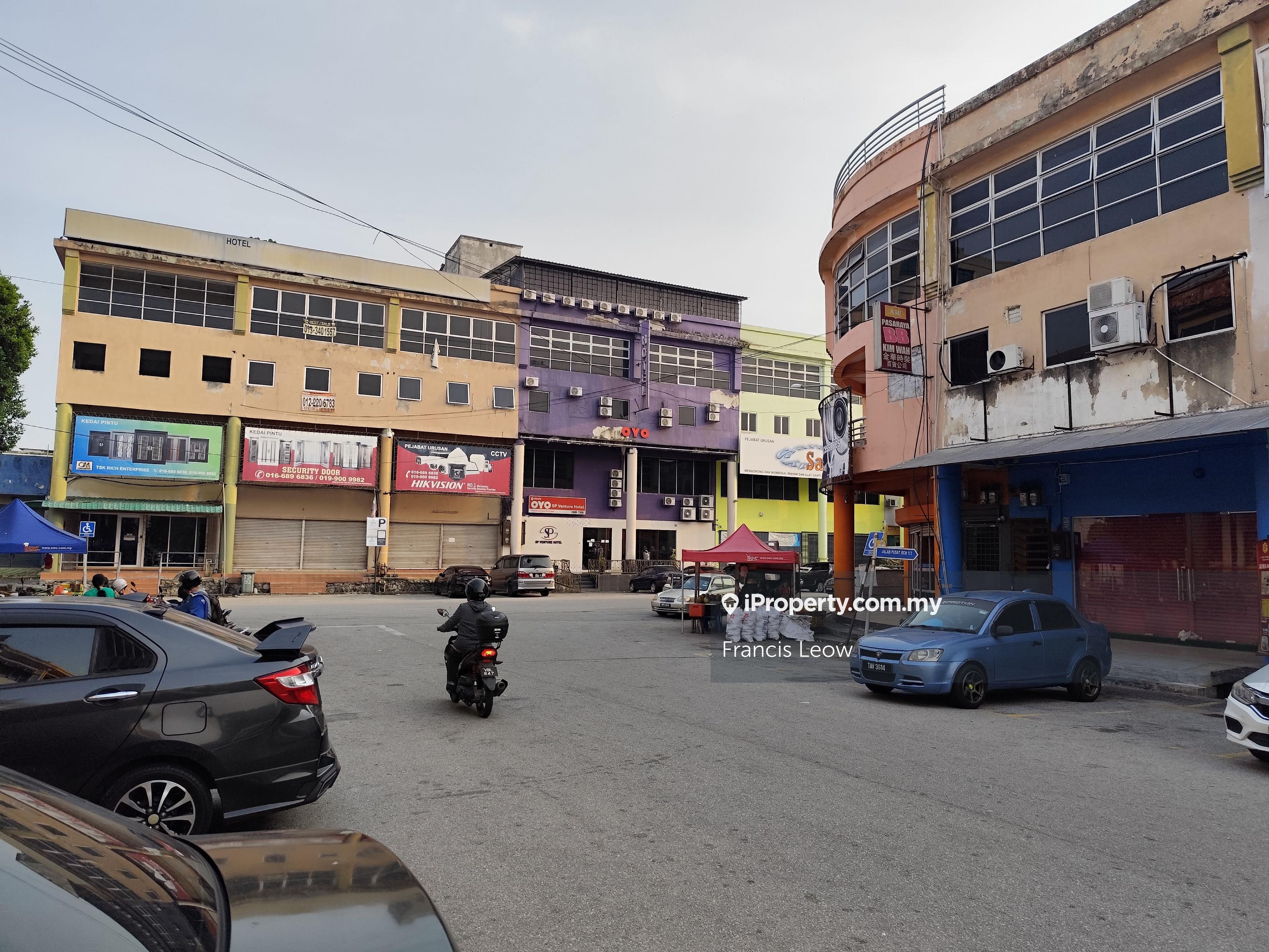 3 Storey Shoplot with strategic location near to Ambank