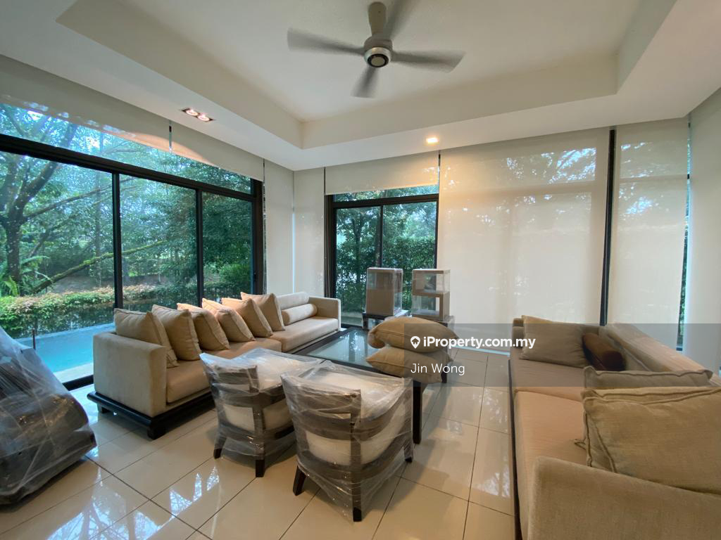 Leisure Farm Limited corner unit bungalow with pool facing river