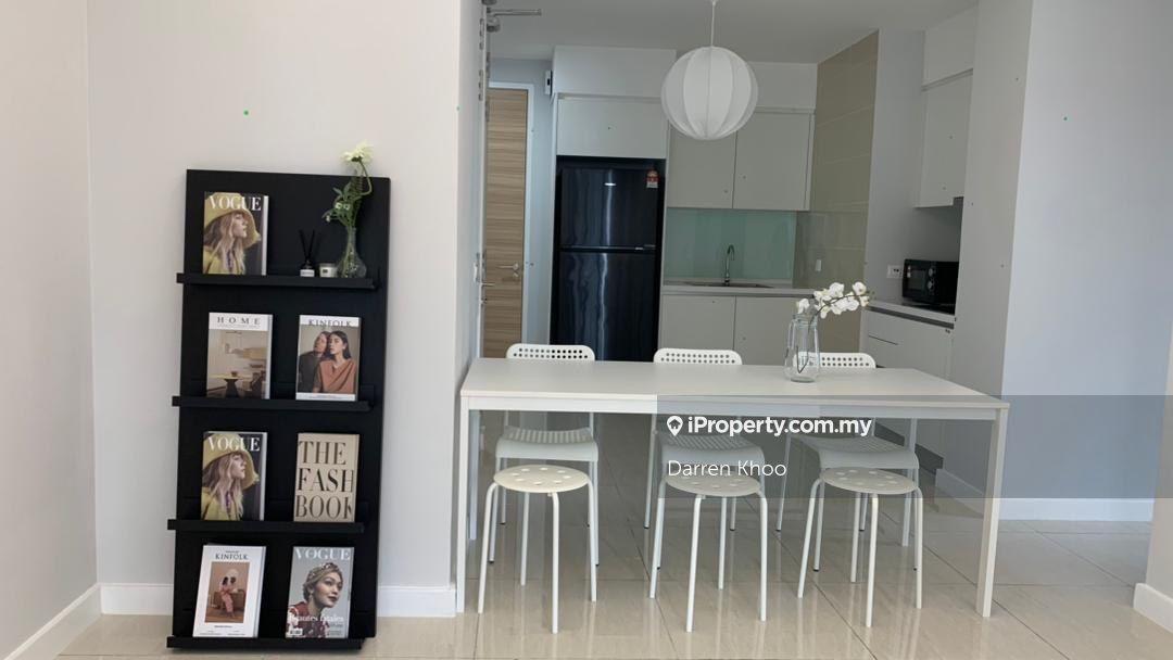 Comfortable 3 Rooms 3 Bath Corner Unit on Mid-High Floor