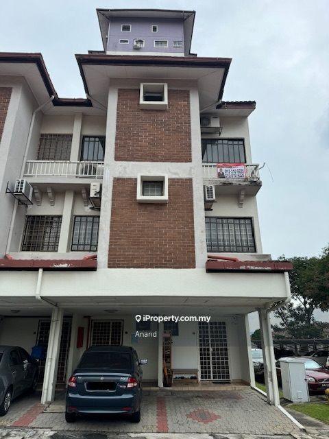 Well maintained townhouse at sri bayu, usj 11, subang jaya.