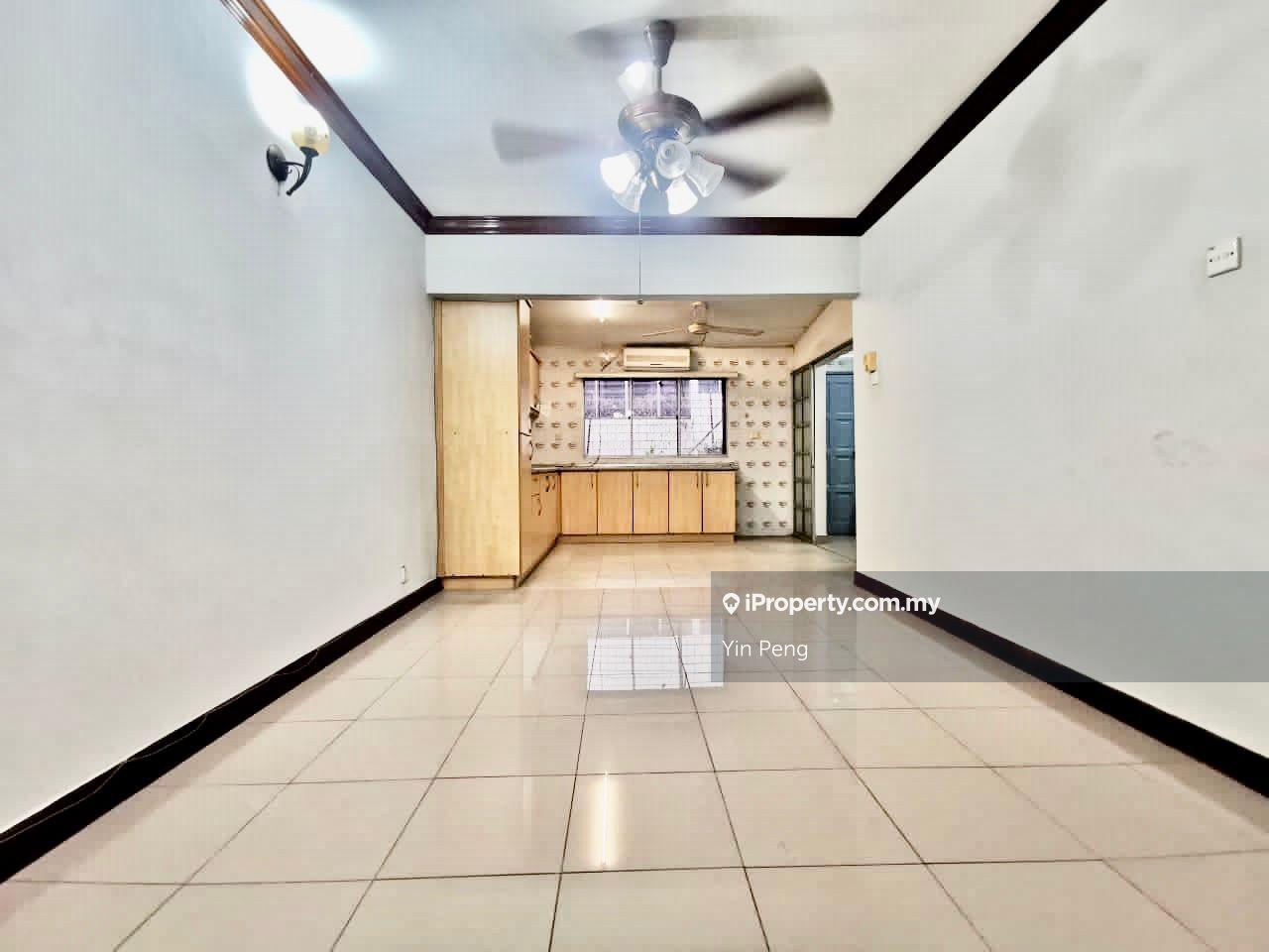 Double Storey House - Ideal for Renovation or Minor Touch Ups in ttdi 