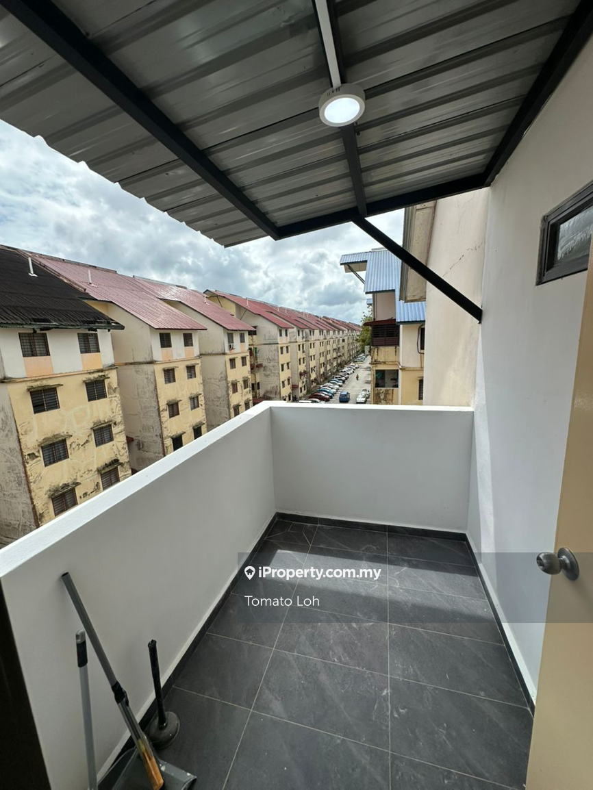 Plentong Renovated Low Cost Flat