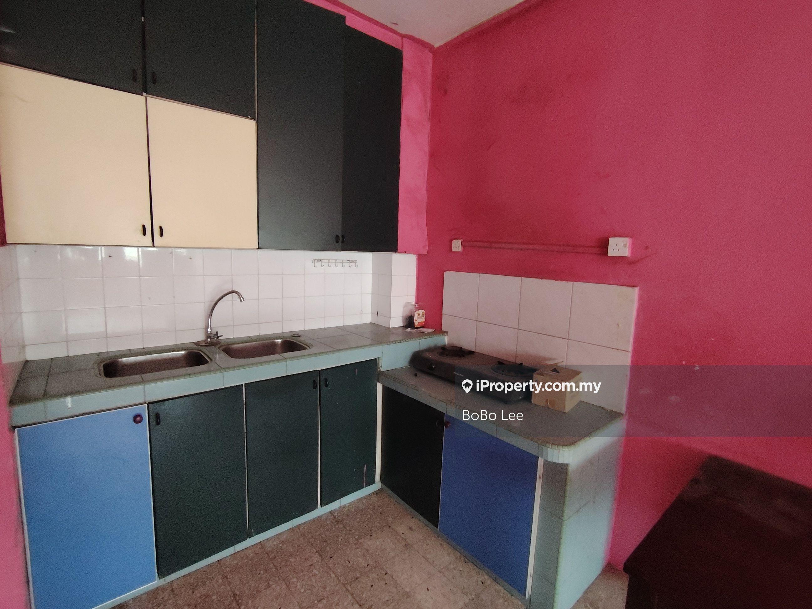 Sri Sentosa Old Klang Road Top Floor Flat For Sale