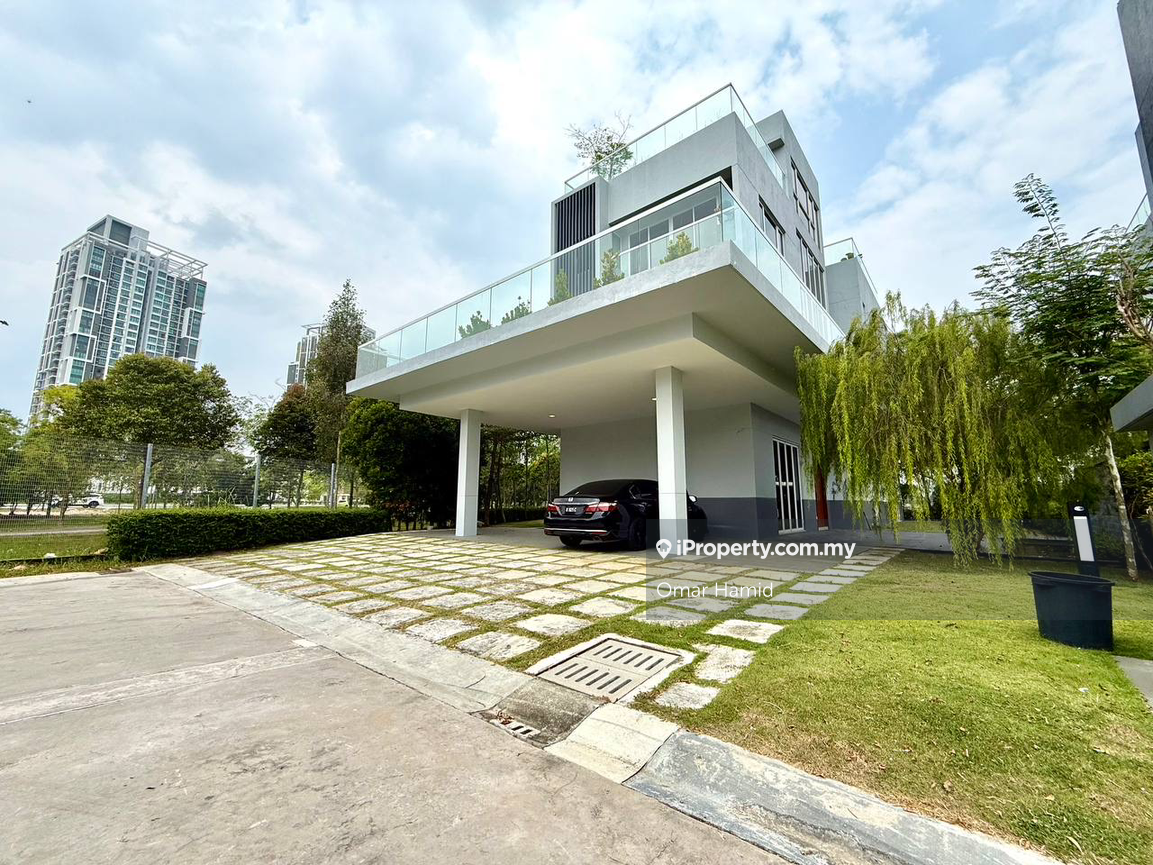 Corner Lot 4 Storey Bungaloe Lakefront Villa @ Cyberjaya
