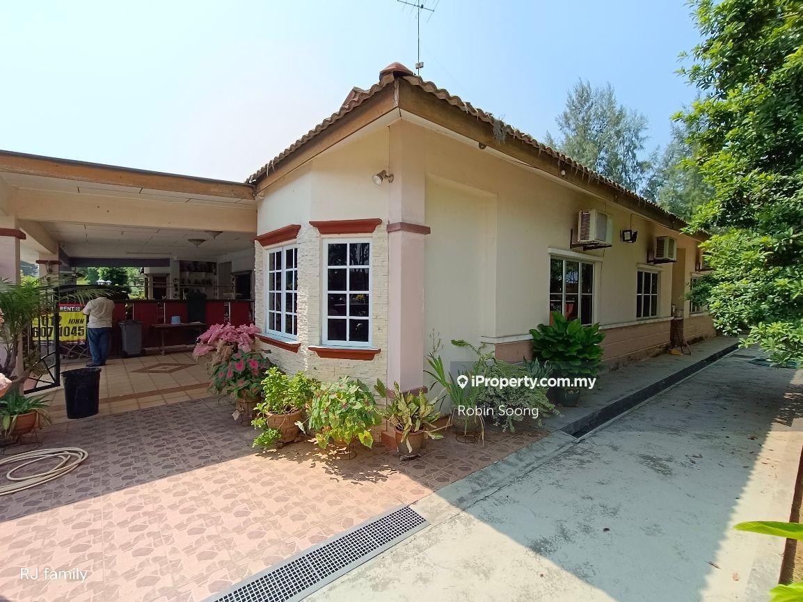 Corner 1 Storey Semi-D house for Sale in Alai