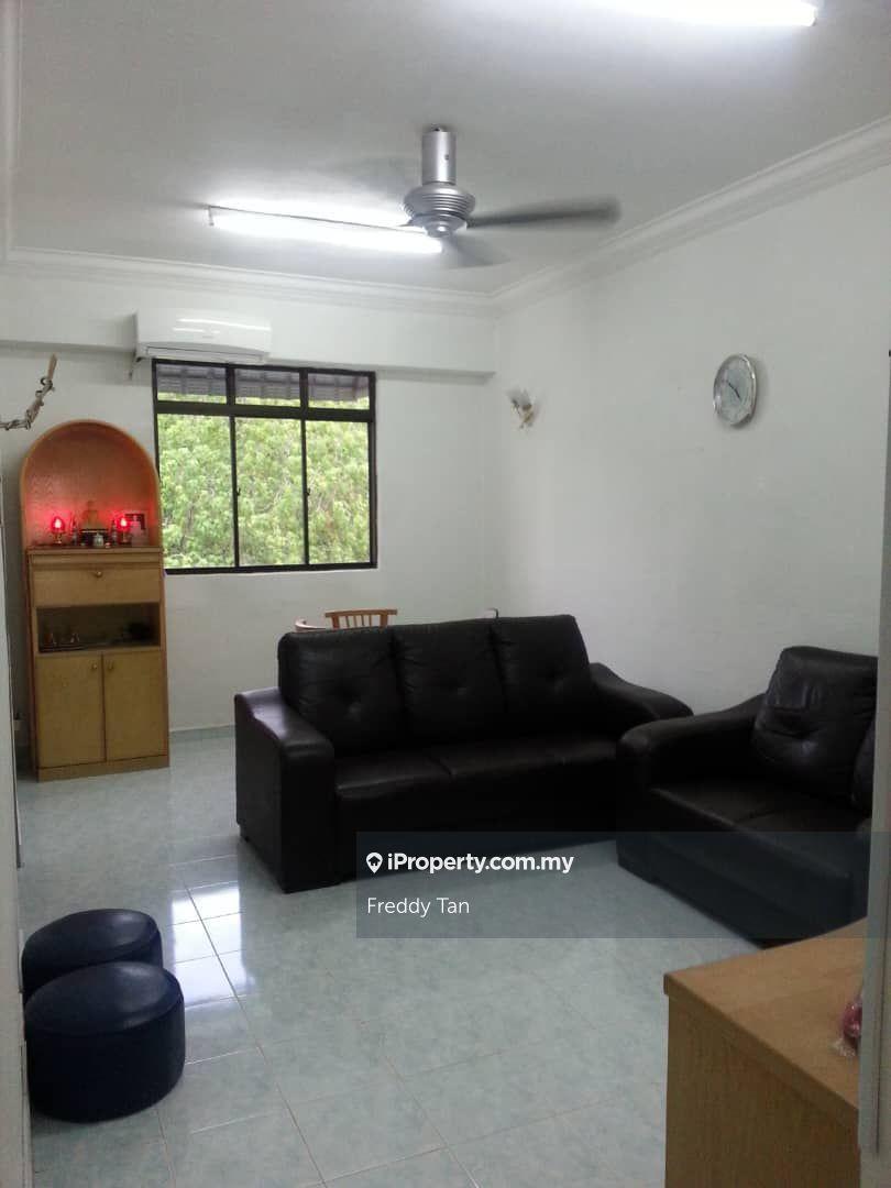 Desa ara un-furnished 1-car park