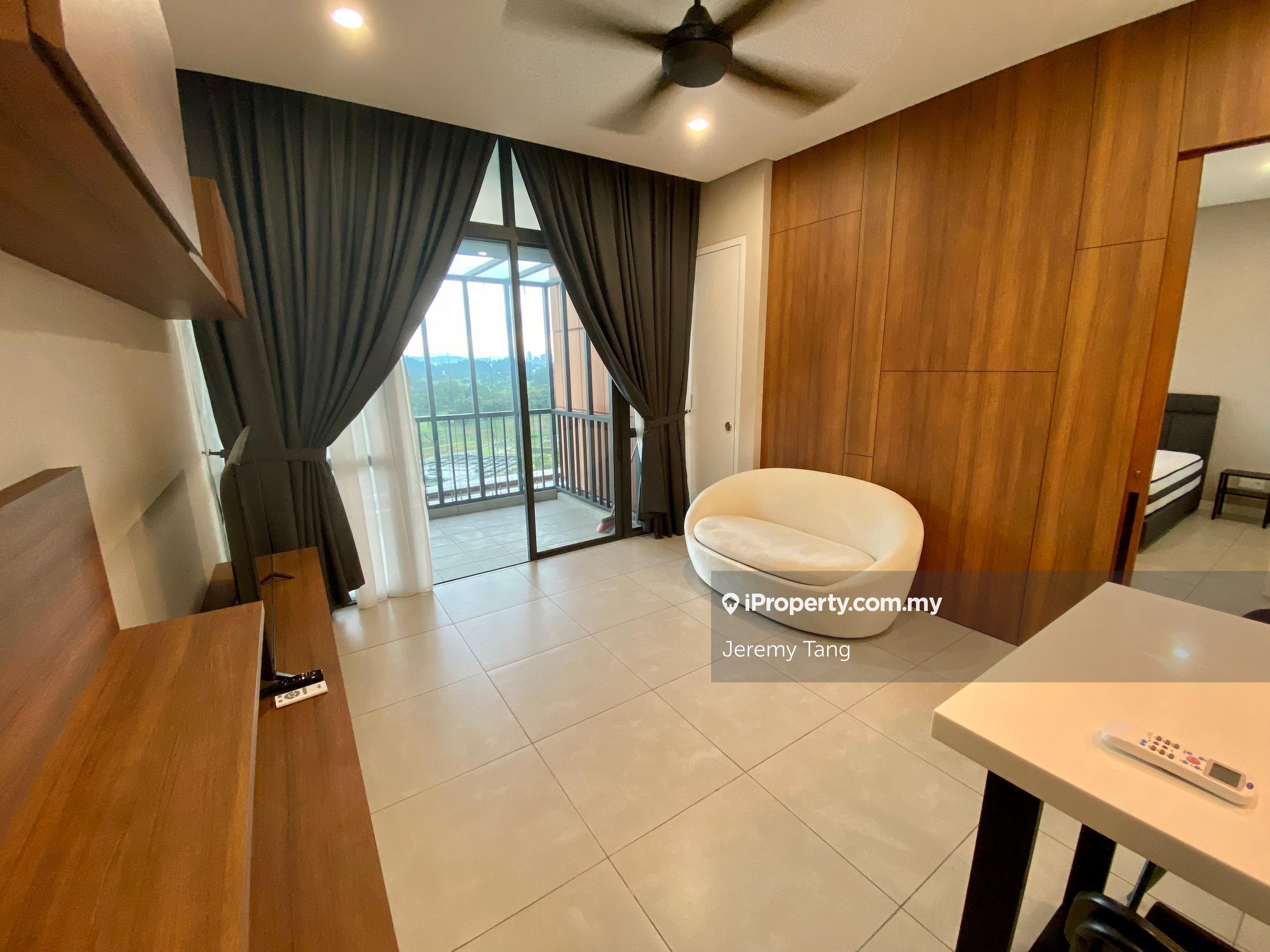 Practical Cosy Unit With KLCC And Golf Course View