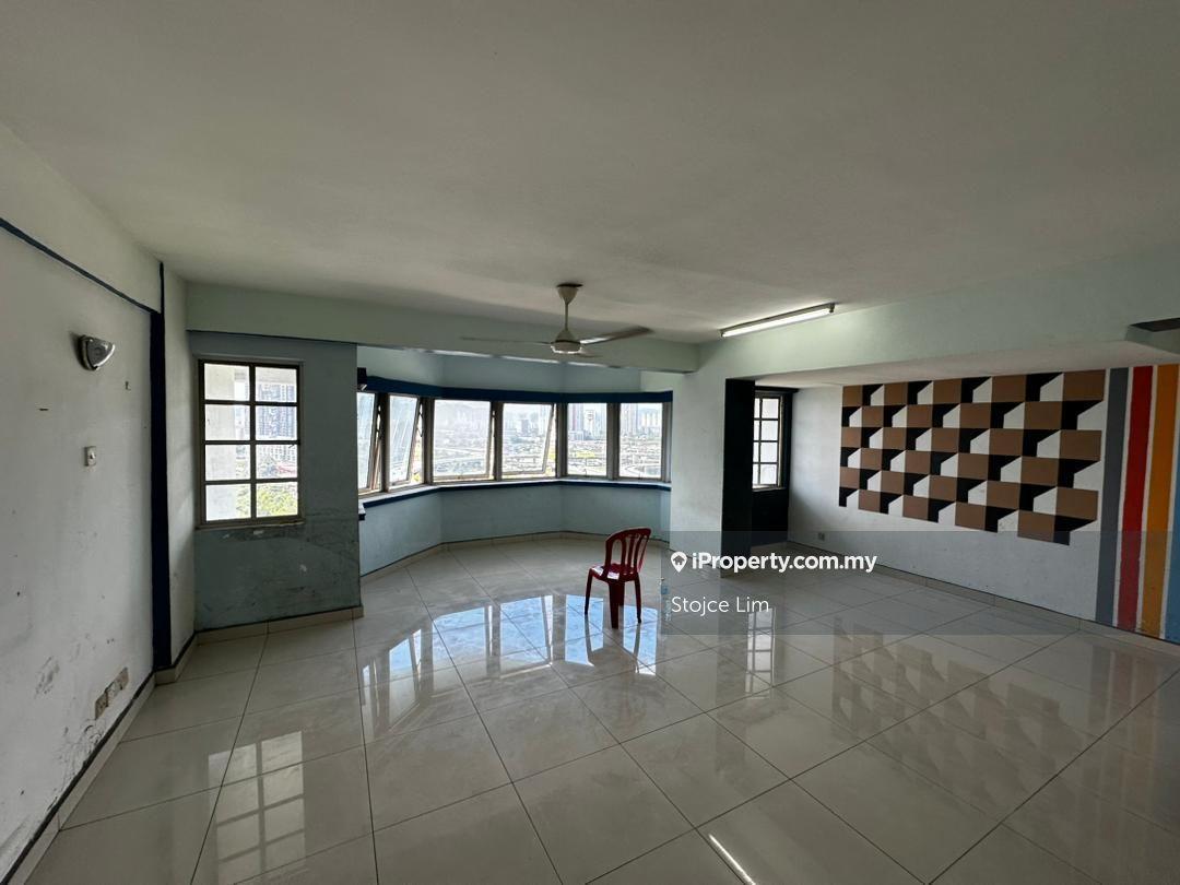 Good Condition Unit Below Market Value Freehold Best Offer
