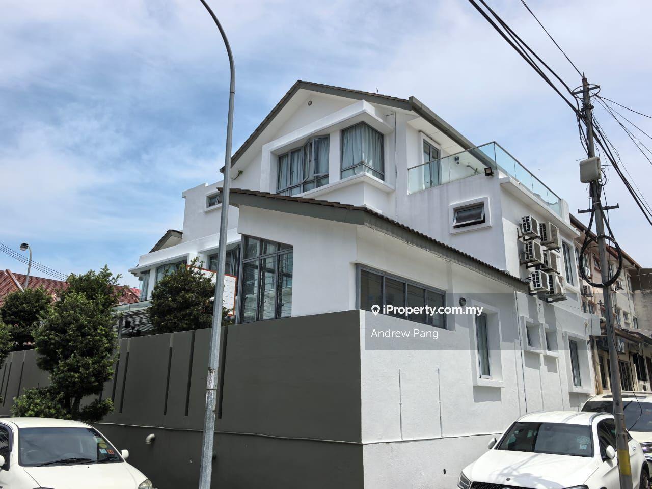 Move In Condition Corner 2.5 Storey House in Taman Megah 2 Cheras