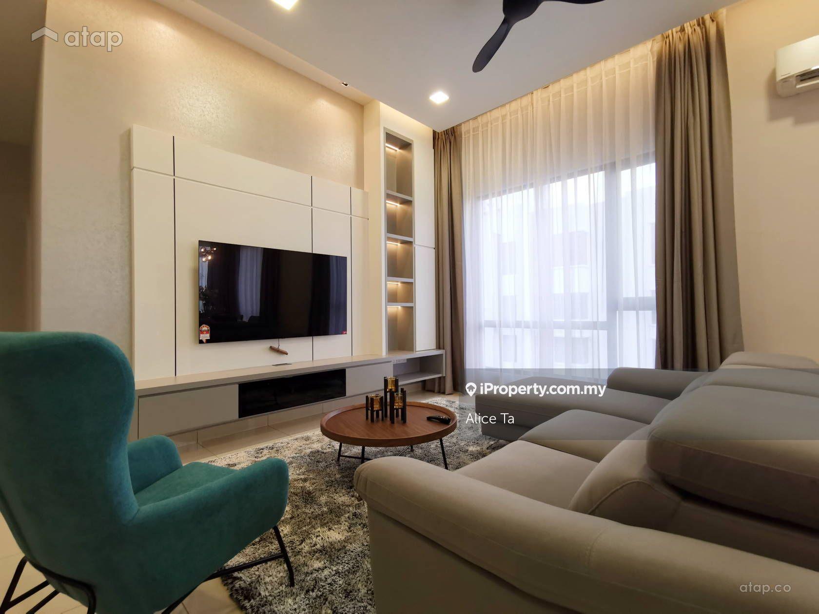Free 70% Furnished, Ready move in, High cash back, Beside Uni & Mall