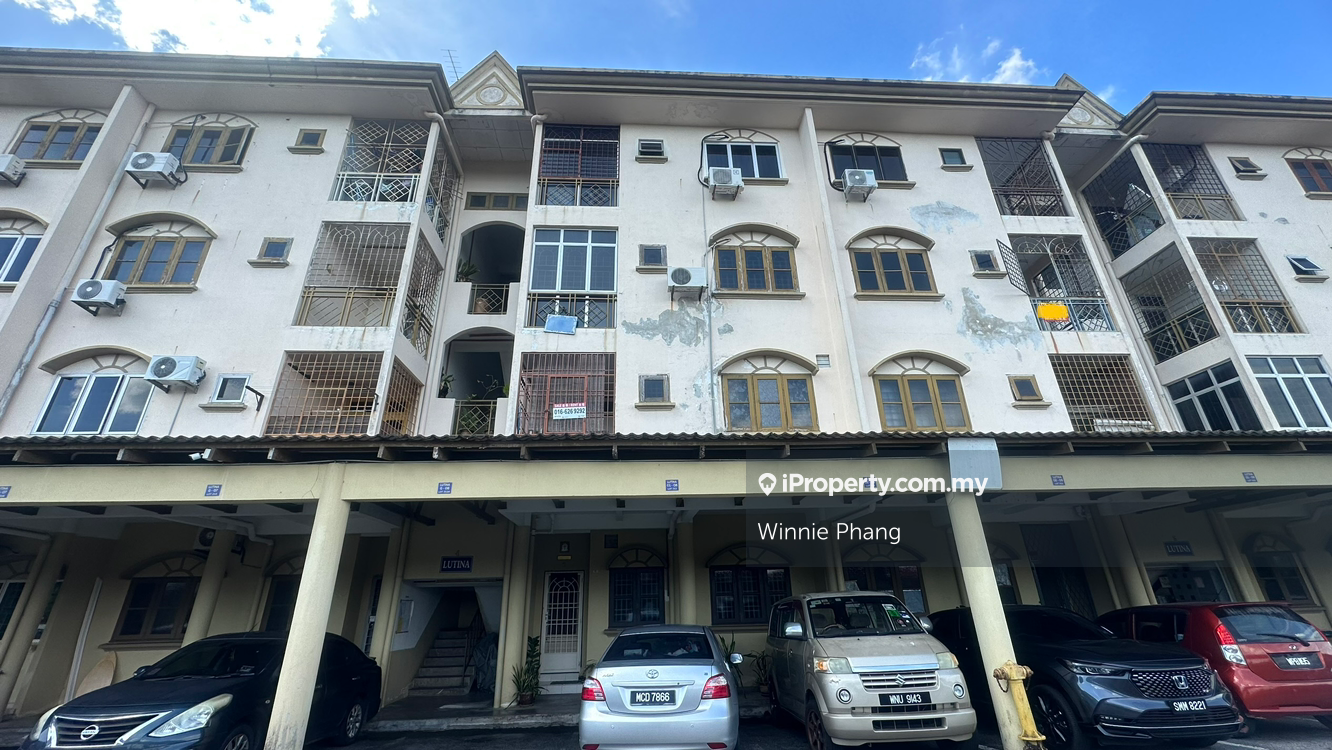 Golden Shower Condo, klebang