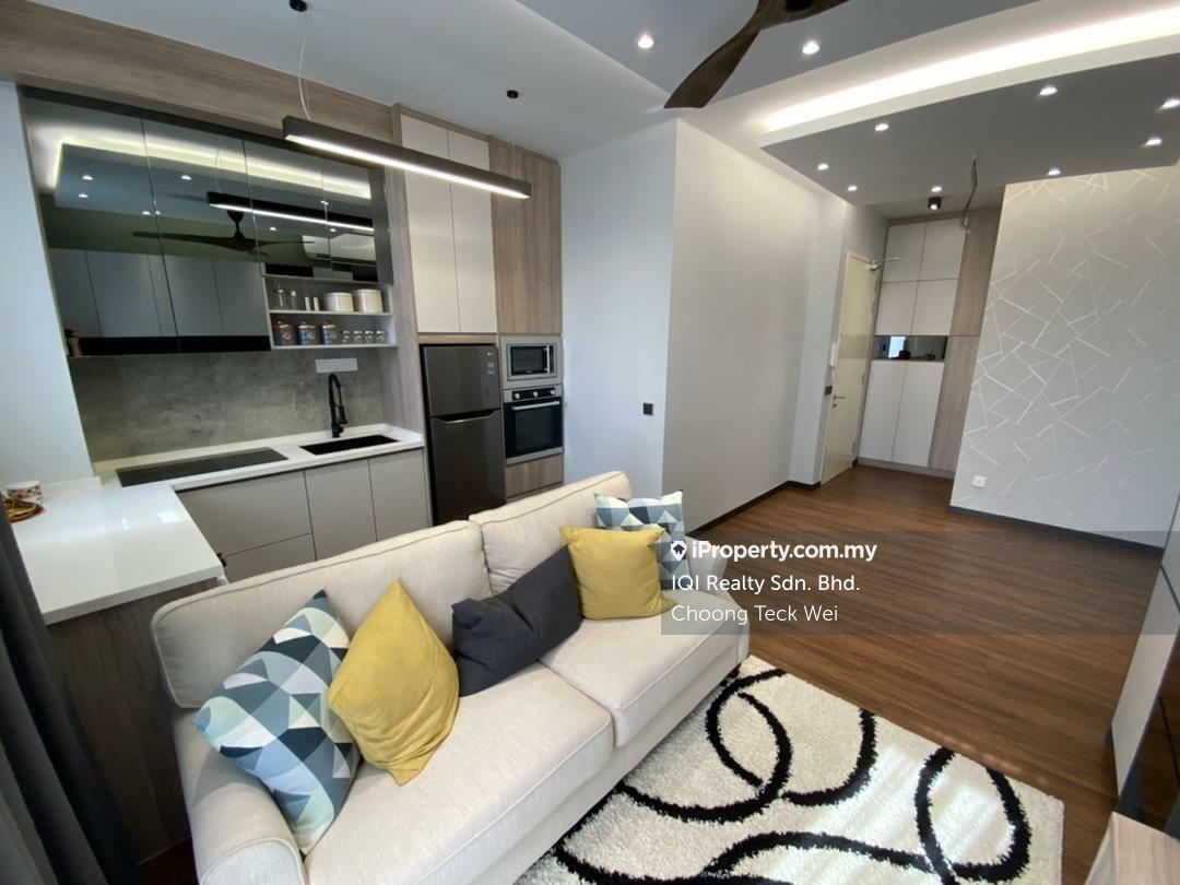 Freehold unit with good condition and hotel feel, brand new