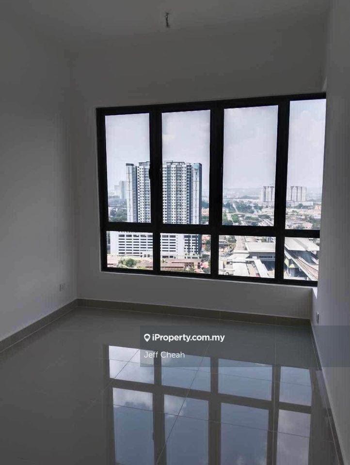 Freehold Next to MRT KTM, 2 Bedroom for Sale Corner Lot Brand New