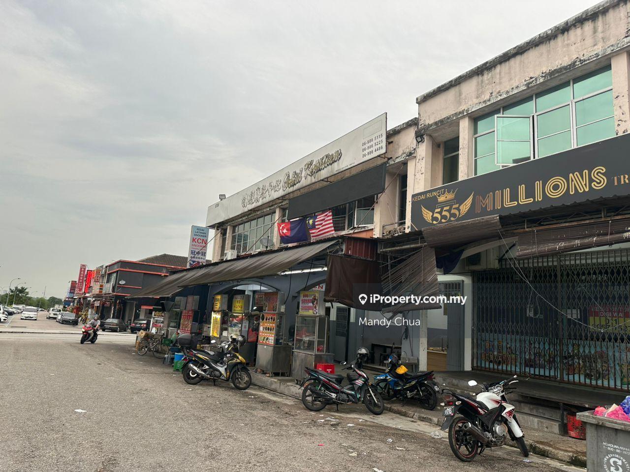 International lot Shoplot for sale