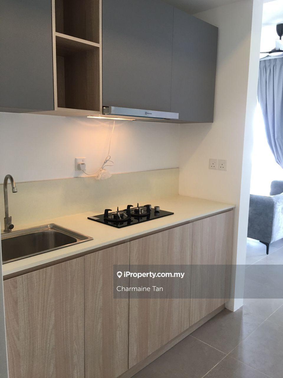 Suite Enesta full reno furnished with balcony 2 car parks walk to MRT