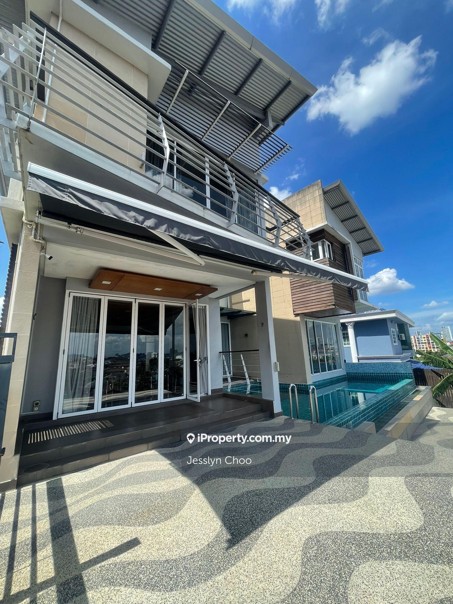 Individually modern designed 3 storey with swimming pool