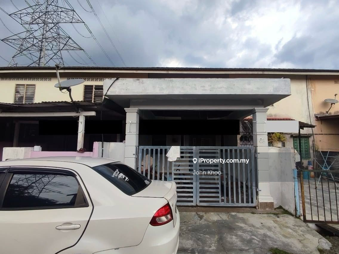Double storey house in bandar springhill,lukut,negeri sembilan