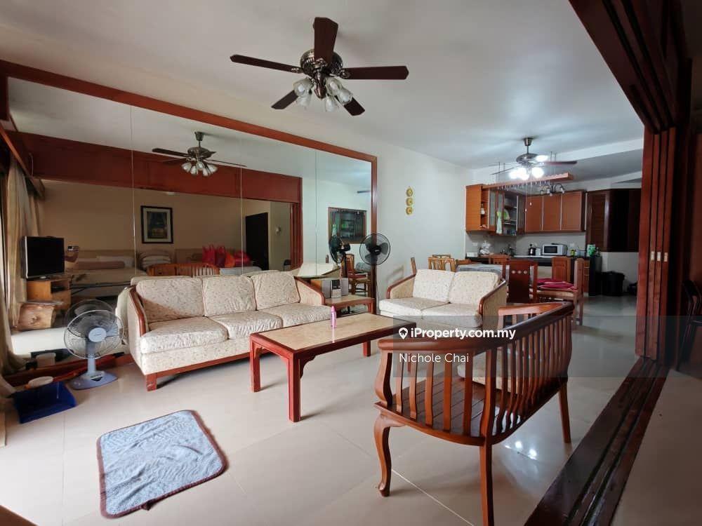 Attached Outdoor Big Yard & Facing Golf Fairway View