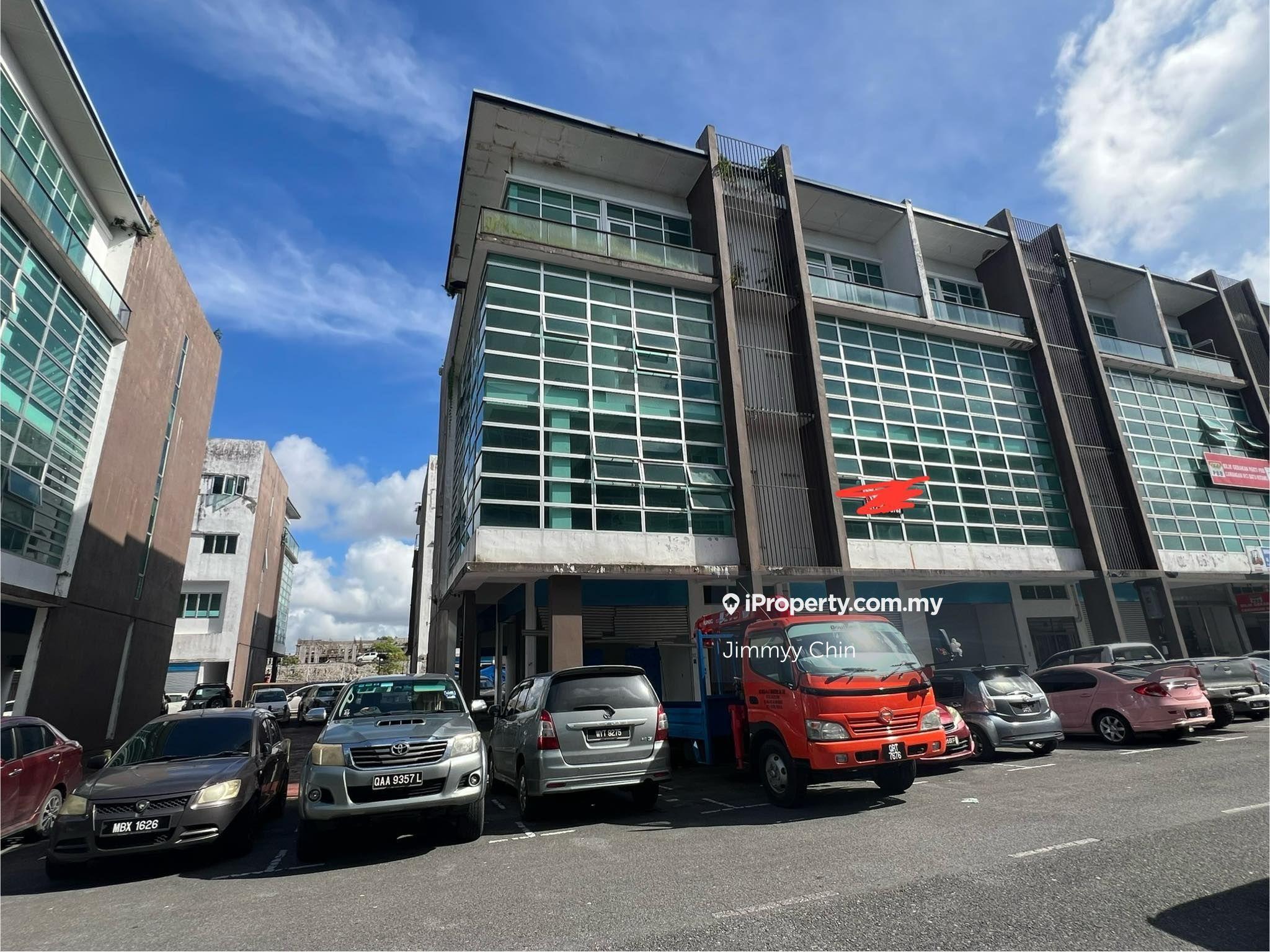 Corner unit near airport
