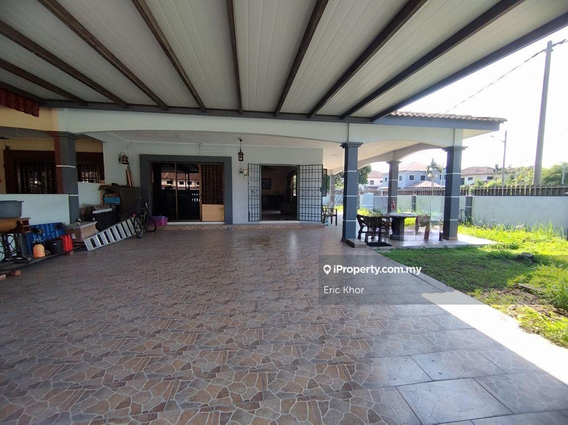 Freehold Facing field double storey terrace house corner Chemor ipoh