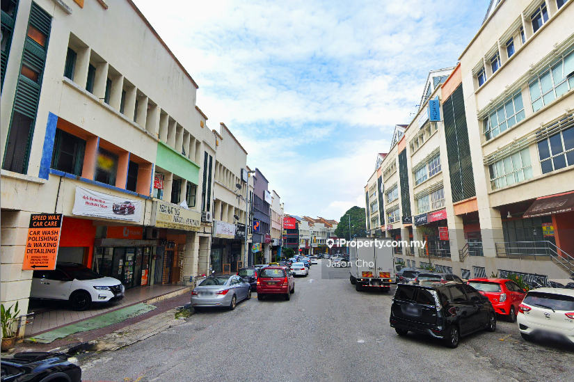 Exclusive 3 Storey Shoplot For Sale!
