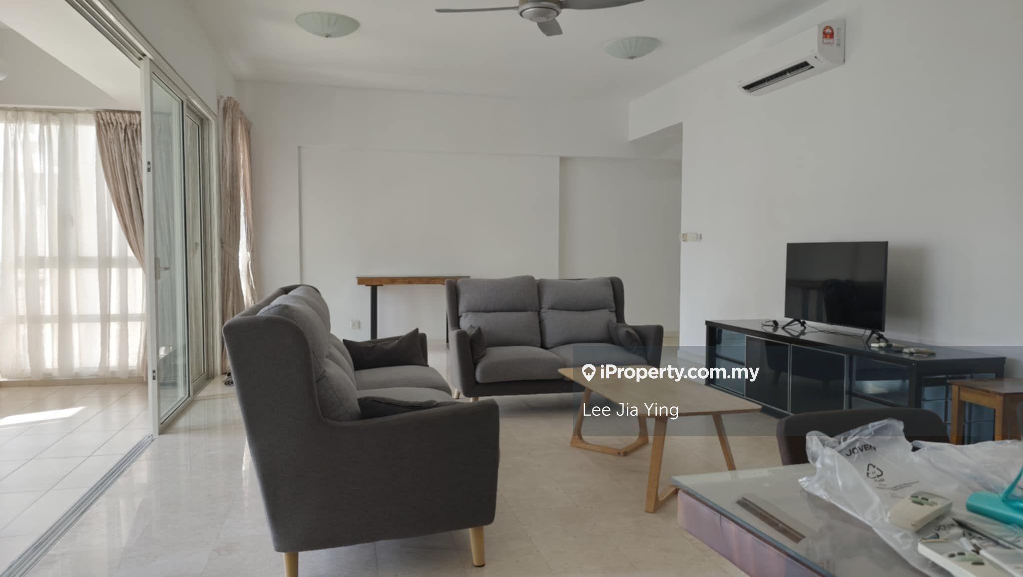 Practical 4 bedrooms unit for big family. Quiet, Bright and cozy.