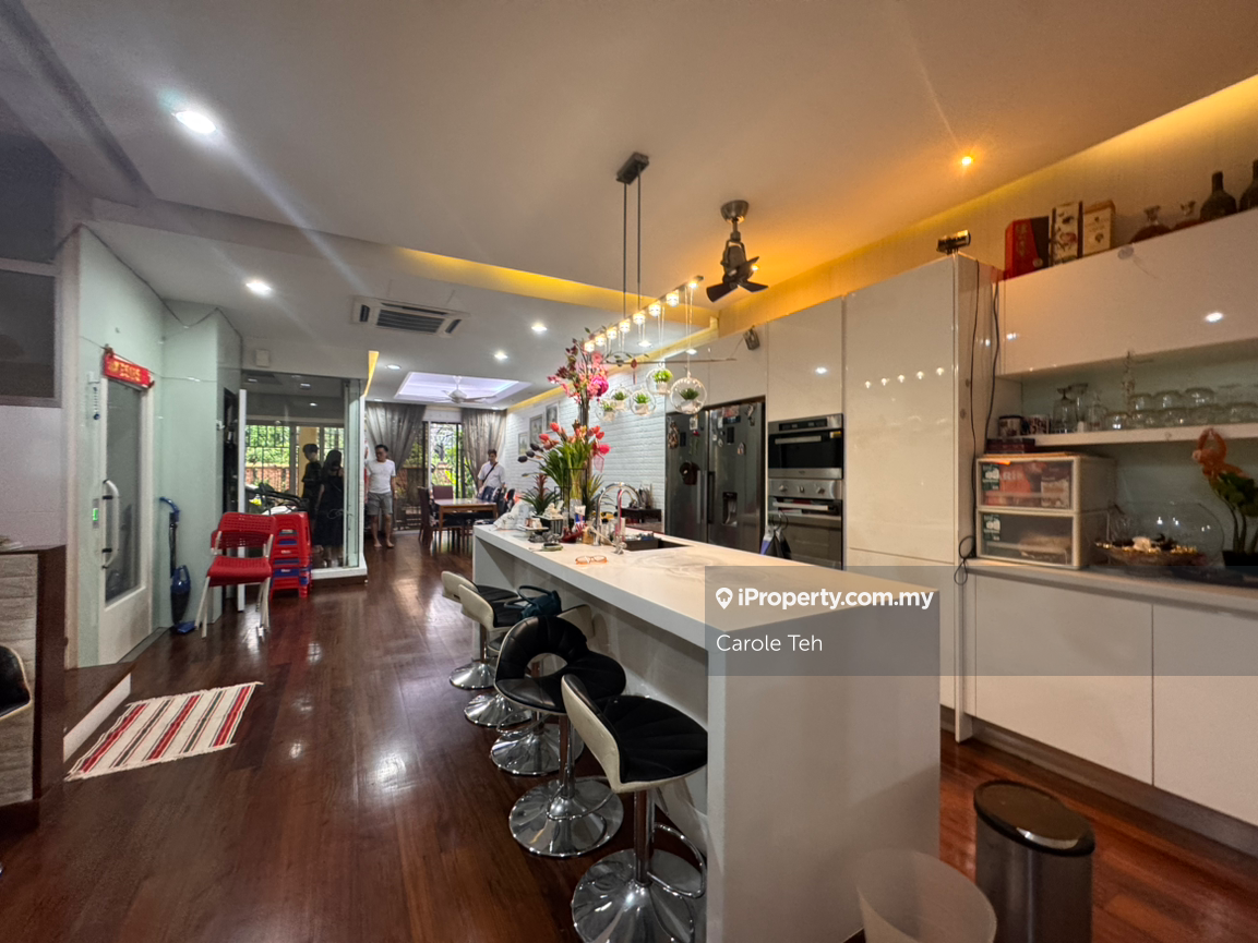 Freehold Renovated Niec Golf View