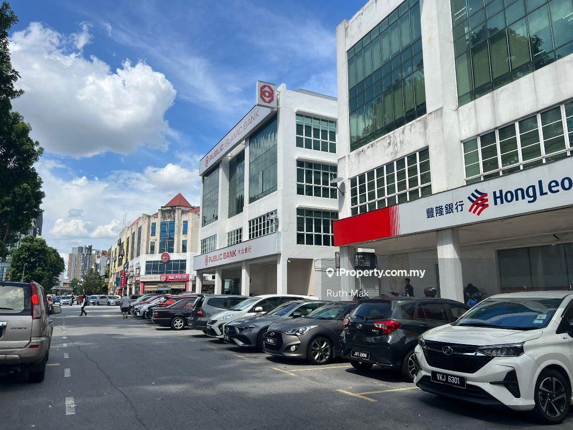 Ground floor shop for rent at Puteri 1