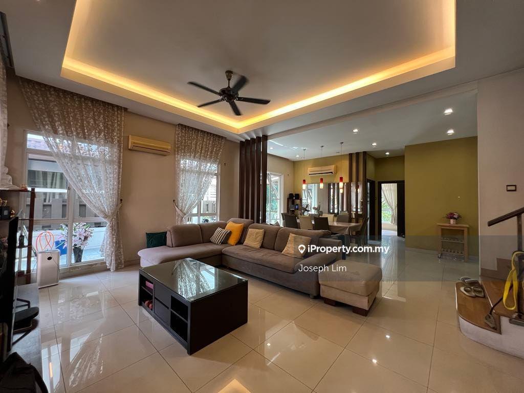 Limited 3.5 Storey Semi-D House, Well maintained, Peaceful Environment